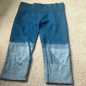 Lululemon blue capri tights